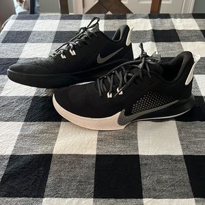 NIKE KOBE BRYANT MAMBA FURY
BLACK SMOKE GREY WHITE CK2087
001